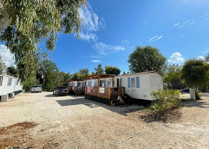 Happy Camp Mobile Homes In Karavomilos *