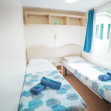 Happy Camp Mobile Homes In Karavomilos Kemping Számi