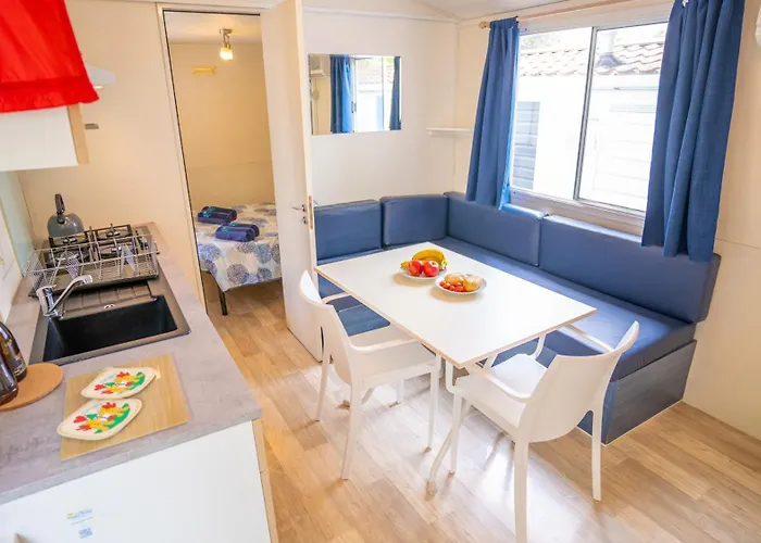캠프장 Happy Camp Mobile Homes In Karavomilos