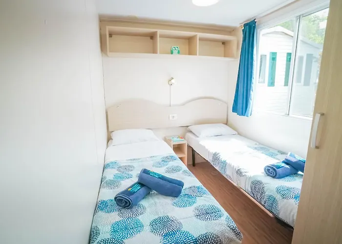 Happy Camp Mobile Homes In Karavomilos 캠프장 사미