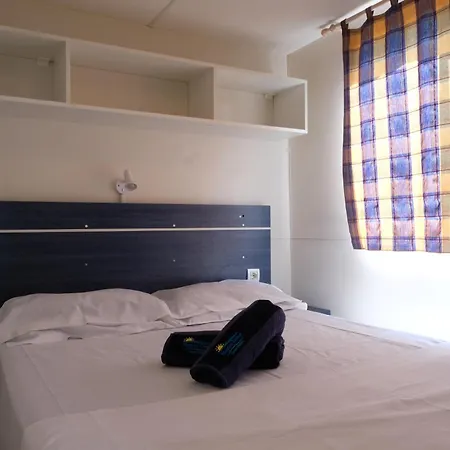 Happy Camp Mobile Homes In Karavomilos Sami (Kefalonia)